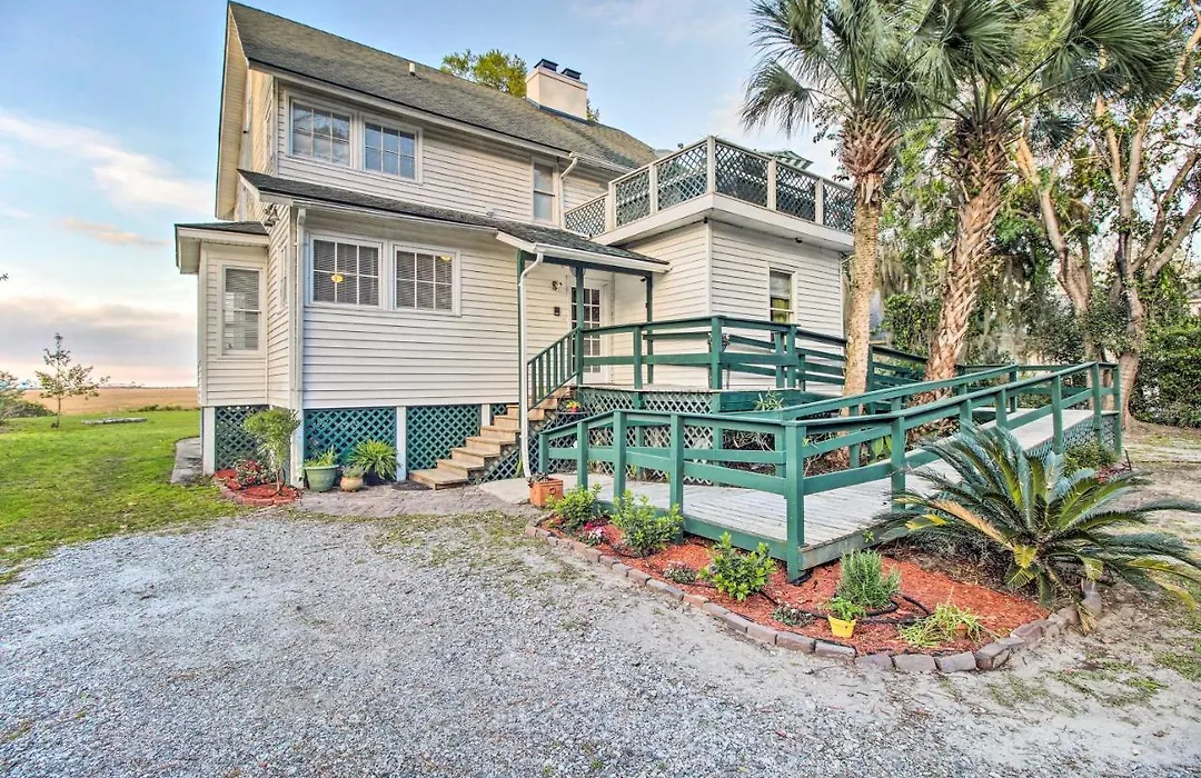 Family-Friendly Savannah Vacation Rental W/ Decks!-1
