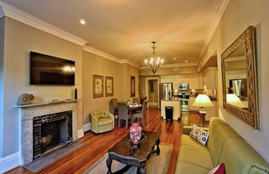 3 Bedroom Penthouse Blocks From The River-1