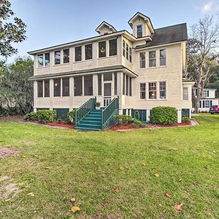 Family-Friendly Savannah Vacation Rental W/ Decks!-3