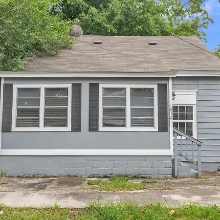Cozy Charming Two-Story Home Great For Long Stays Home-2