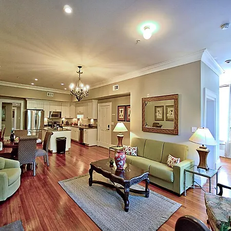 3 Bedroom Penthouse Blocks From The River-2